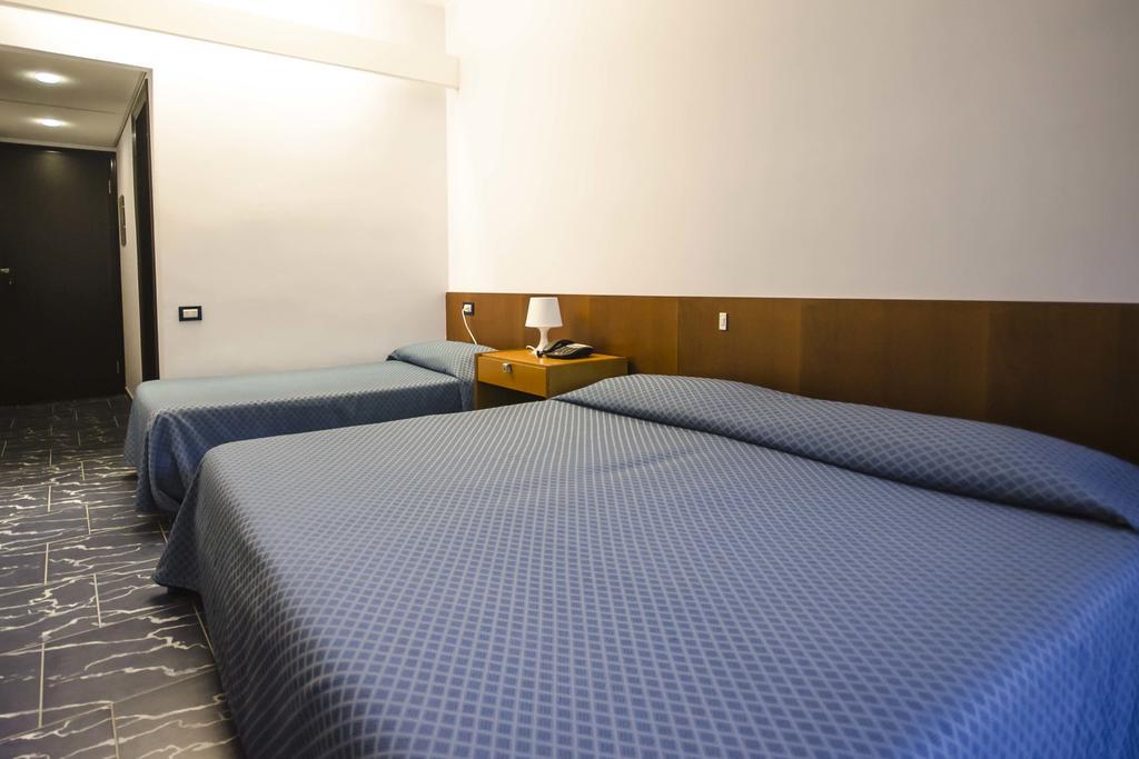 Grand Hotel Helios Tarquinia Zimmer foto